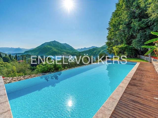 Villa in vendita a Varenna LC