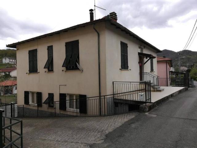 Villa in vendita a Varese Ligure SP