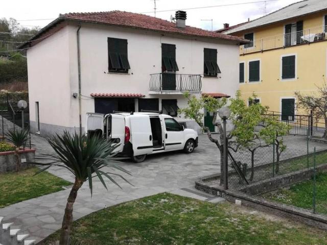 Villa in vendita a Varese Ligure SP