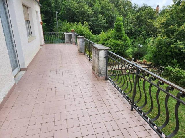 Villa in vendita a Varese Ligure SP