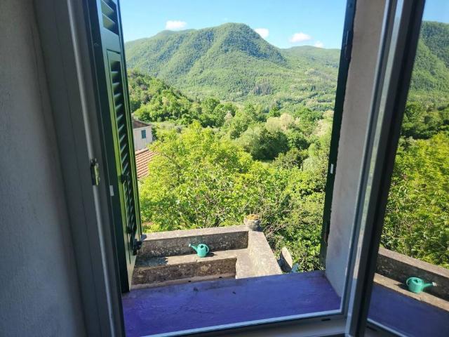 Villa in vendita a Varese Ligure SP