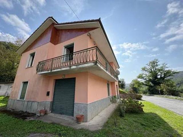 Villa in vendita a Varese Ligure SP