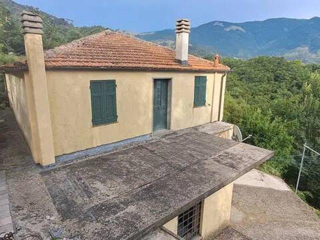 Villa in vendita a Varese Ligure SP