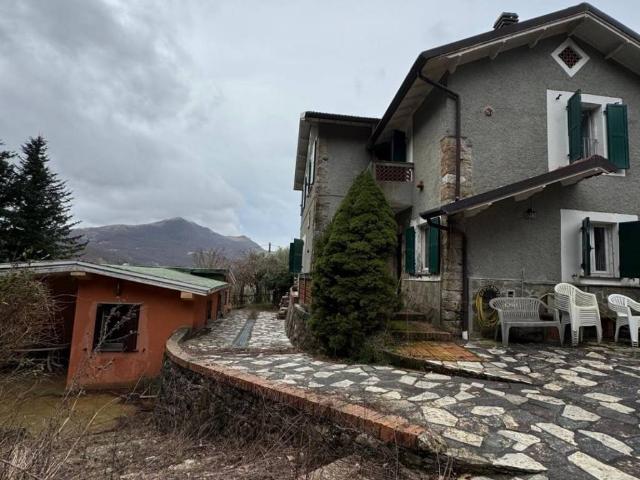 Villa in vendita a Varese Ligure SP