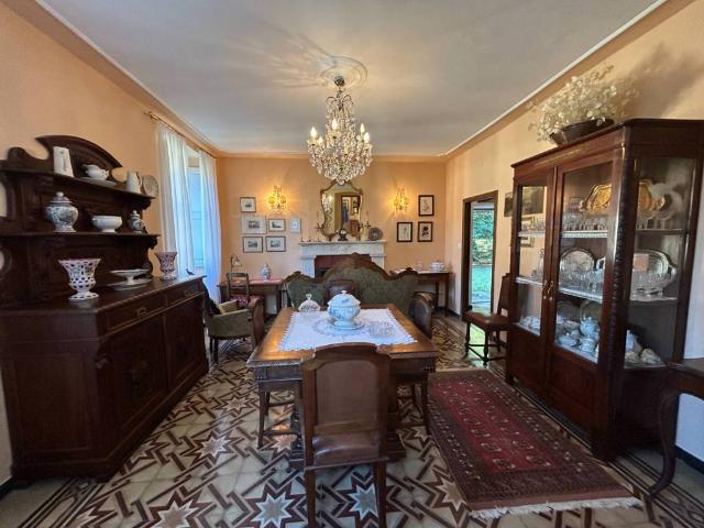 Villa in vendita a Varese Ligure SP