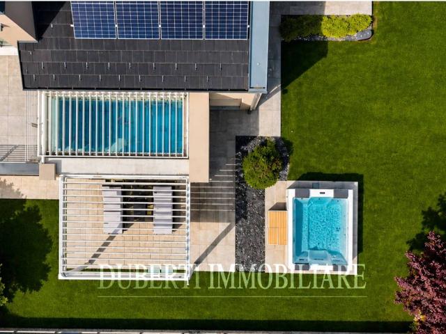 Villa in vendita a Varese VA