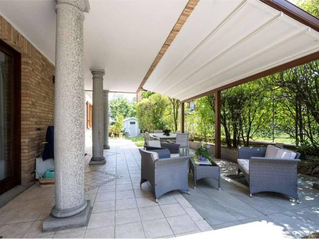 Villa in vendita a Varese VA