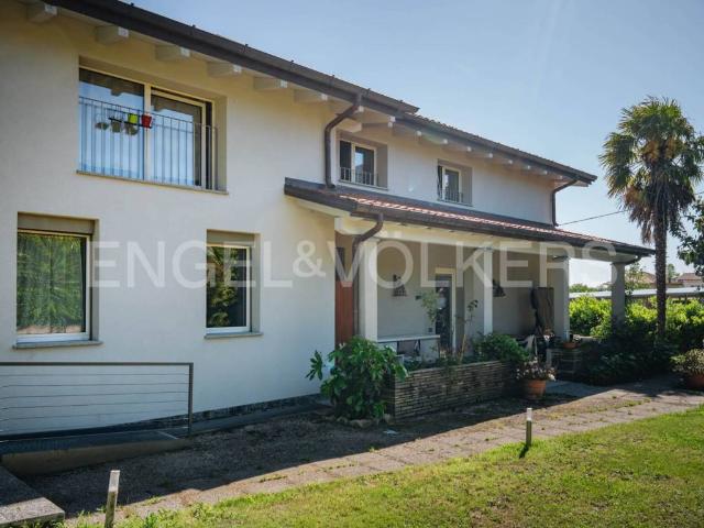Villa in vendita a Varese VA