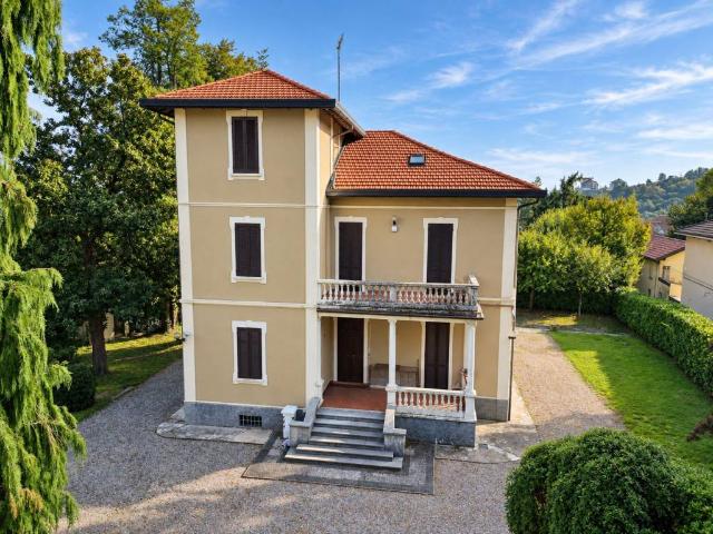Villa in vendita a Varese VA