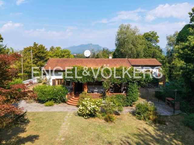 Villa in vendita a Varese VA