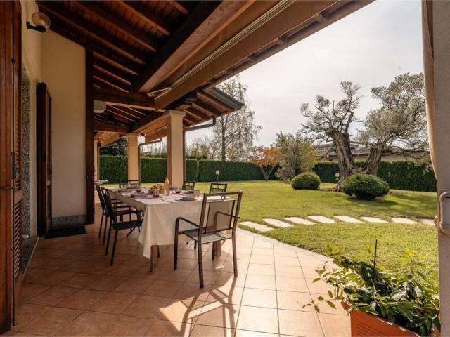 Villa in vendita a Varese VA