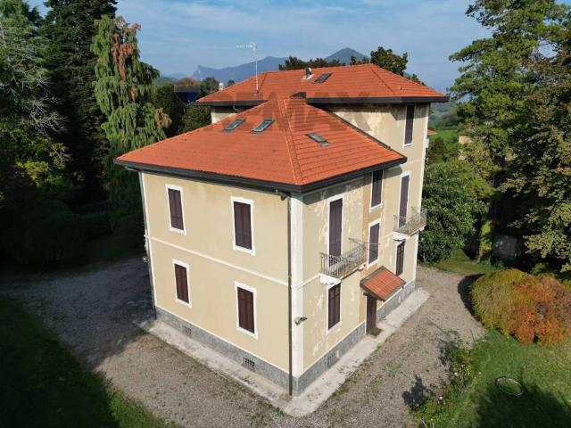 Villa in vendita a Varese VA