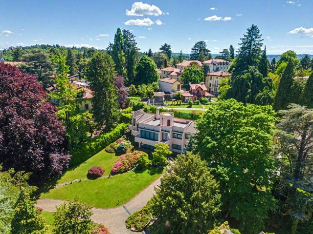 Villa in vendita a Varese VA