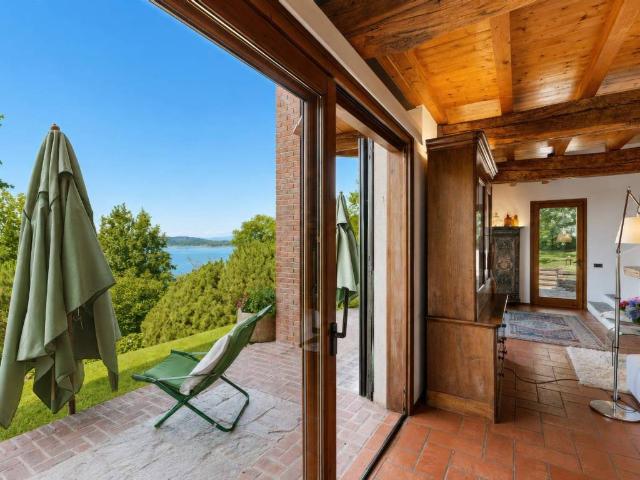 Villa in vendita a Varese VA