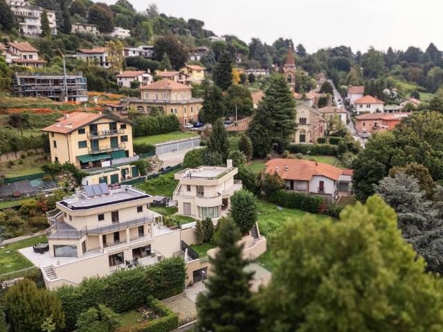 Villa in vendita a Varese VA