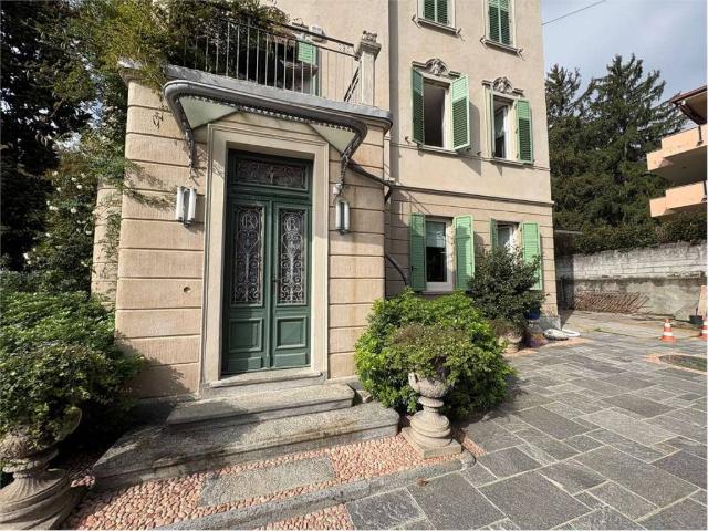 Villa in vendita a Varese VA