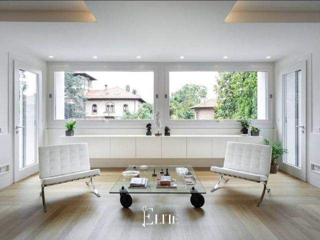 Villa in vendita a Varese VA