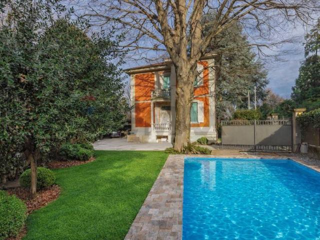 Villa in vendita a Varese VA