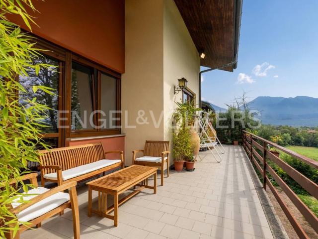 Villa in vendita a Varese VA