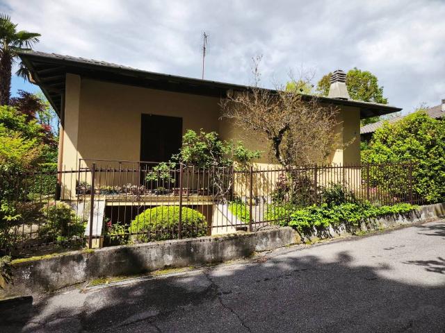 Villa in vendita a Varese VA