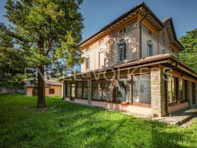 Villa in vendita a Varese VA