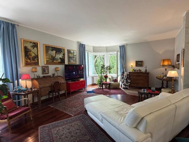 Villa in vendita a Varese VA