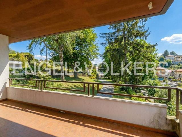 Villa in vendita a Varese VA