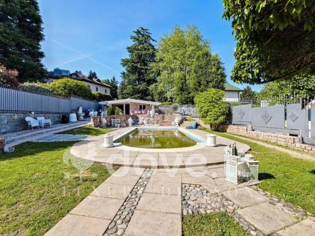 Villa in vendita a Varese VA