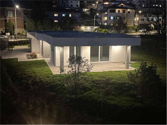 Villa in vendita a Varese VA