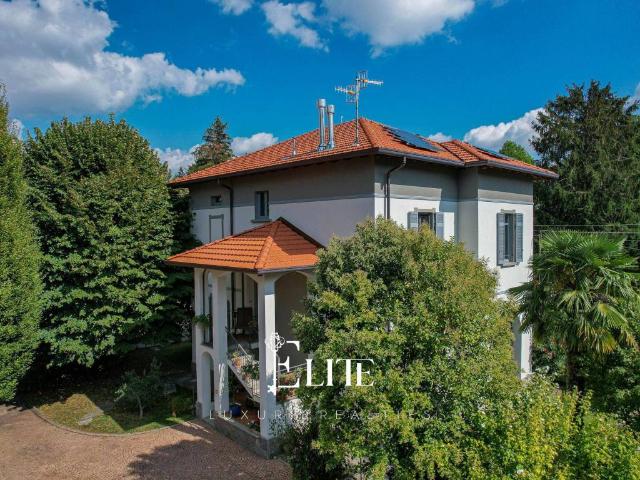 Villa in vendita a Varese VA