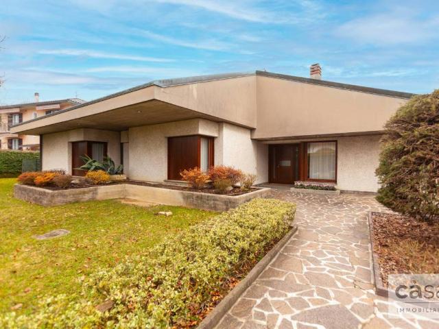 Villa in vendita a Varese VA