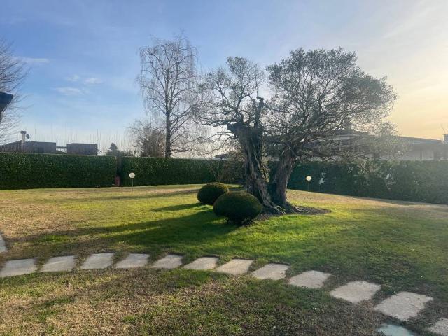 Villa in vendita a Varese VA
