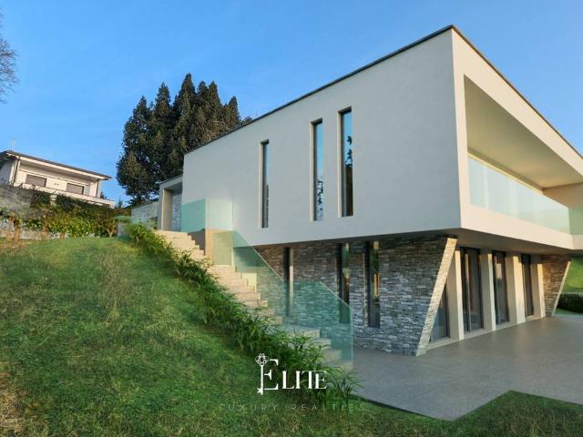 Villa in vendita a Varese VA