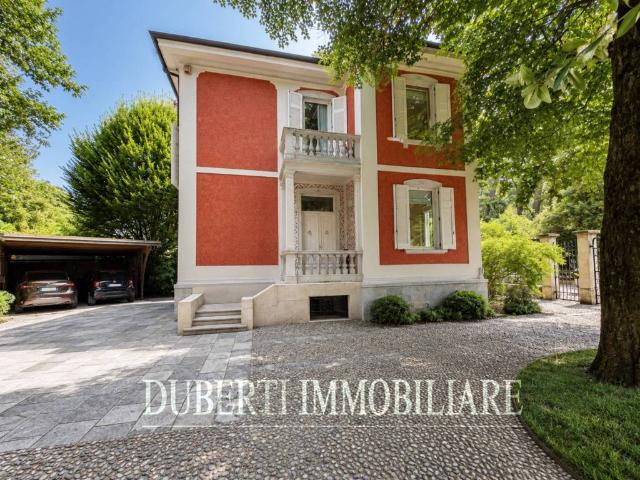 Villa in vendita a Varese VA