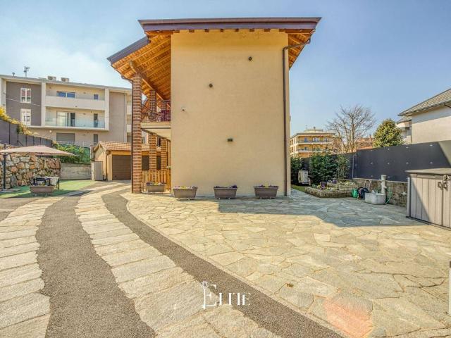 Villa in vendita a Varese VA