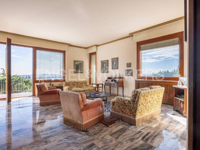 Villa in vendita a Varese VA