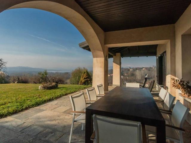 Villa in vendita a Varese VA