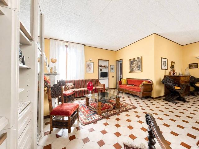 Casa indipendente in vendita a Varese VA