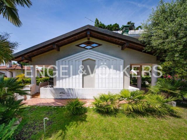 Villa in vendita a Varese VA