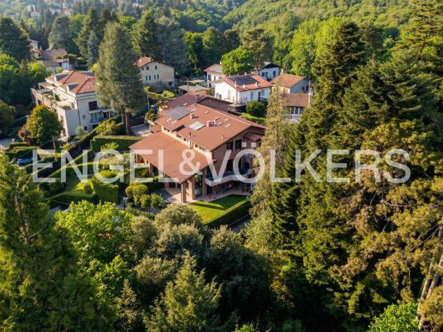 Villa in vendita a Varese VA