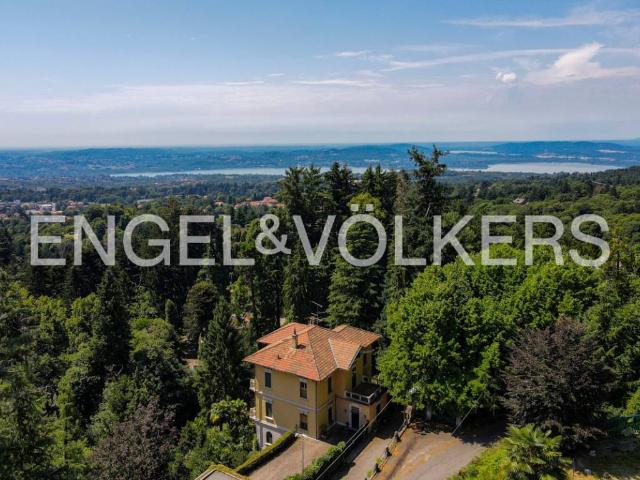 Villa in vendita a Varese VA