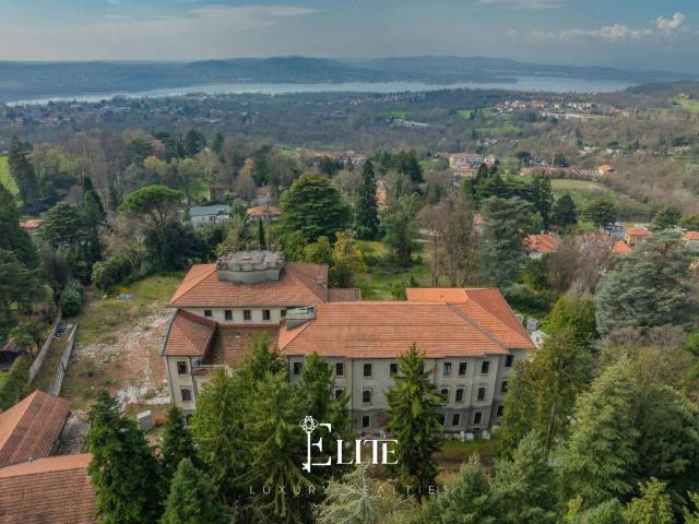 Villa in vendita a Varese VA