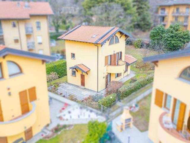 Villa in vendita a Varese VA