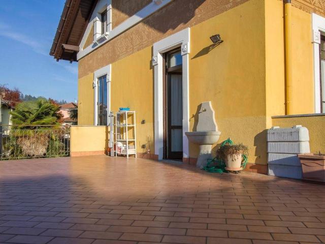 Villa in vendita a Varese VA