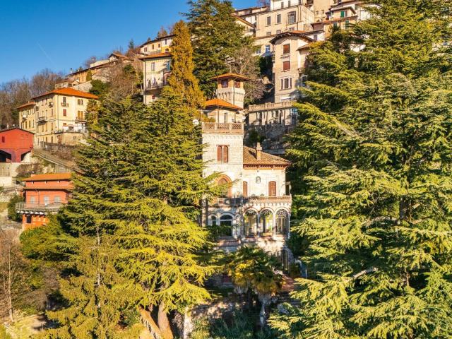 Villa in vendita a Varese 377m² Varese
