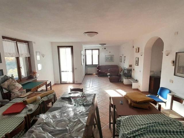 Villa in vendita a Varzi PV