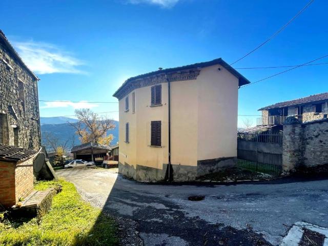 Villa in vendita a Varzi PV