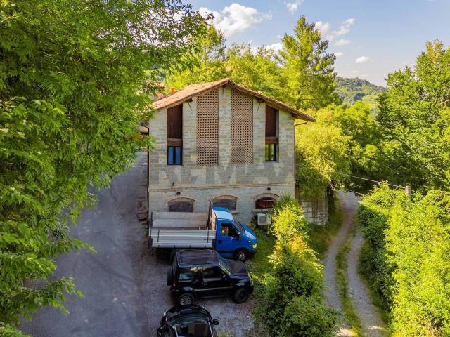 Villa in vendita a Vetto