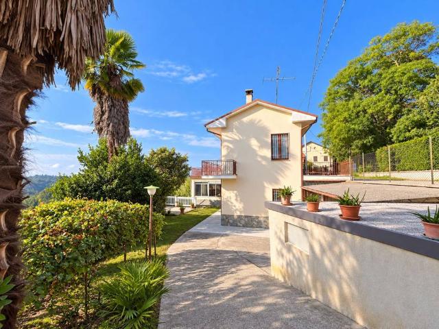 Villa in vendita a Vezza d'Alba CN