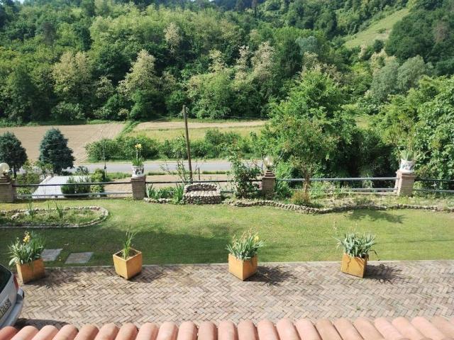 Villa in vendita a Vezza d'Alba CN
